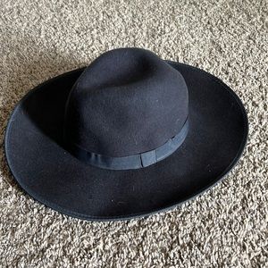 Felt hat